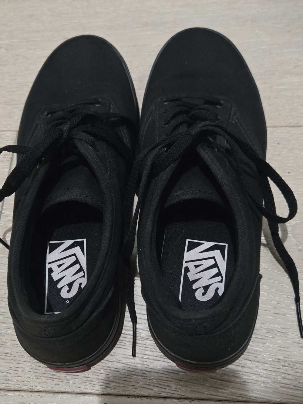 Vans Women's Black Classic Low Top Sneakers - Sz 6